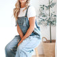 👖 50 % RABATT NU! ✨ Damjeans med knappar – justerbara hängslen, baggy passform & slitna detaljer – perfekt för en avslappnad chic look 🕶️