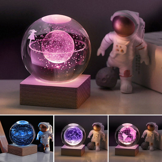 🥳2026 HOT SALE🥳💞50 000+ SÅLDA!💫🌌 Ta med galaxen in i ditt rum. 3D-kristallkula nattlampa – 50 % RABATT! ✨🌙
