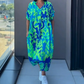 👗 60% RABATT! 🌸 Elegant V-halsad Klänning med Tryck för Kvinnor – Flytande Tyg, Smickrande Passform & Perfekt för Våren ☀️