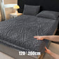 🛏️ 50 % RABATT NU! 🧵 360° elastiskt stickat lakan – omedelbar värme & 3D-präglad design för madrasser upp till 30 cm 🧶