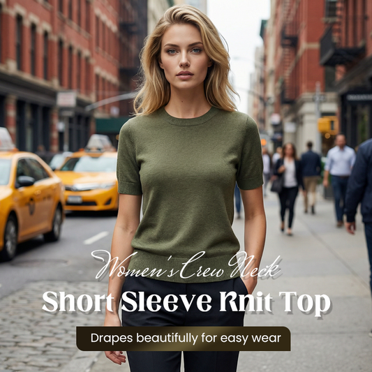 Stickad damtopp med rund halsringning och korta ärmar