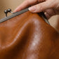 👜 50 % RABATT NU! 👛 Kiss lock-väska för kvinnor med handtag på toppen – vintage spänne, två bäralternativ & hållbart PU-läder – perfekt för vardag och fest ✨