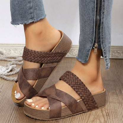 👡 50% RABATT NU!✨ Dam Korsande Vävda Remmar Kloss Sandaler – Förhöjd Plattform & Dubbel Rem – Sommar Essential 🌿