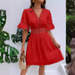 🏖️ 50% RABATT NU! 👗 Elegant Spetsklänning med V-ringad Hals, Veckad Design & Volangärmar – Perfekt för Sommarsemestern 🌺
