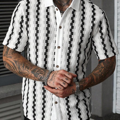 👔 50% RABATT NU! 🕶️ Herrarnas Retro Geometriska Stickade Skjorta med Kortärm – Vintage Mönster & Andningsbar Tyg ✨