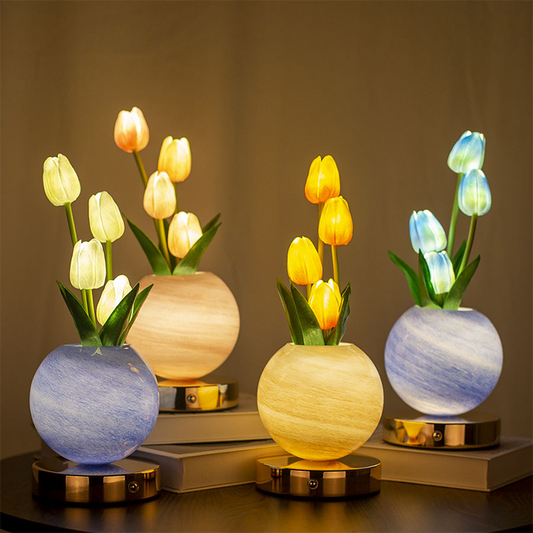 🌷 50 % RABATT NU! 💡 Elegant nattlampa i form av en tulpanbukett – varmt sken, högkvalitativt glas & tidlös design – perfekt för sovrummet 🛋️