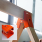 🛠️ 50 % RABATT NU! 🔧 Kraftig sågbockfäste med nedåtgående klämma – förstärkt design, halksäkra tänder & snabb montering ✨