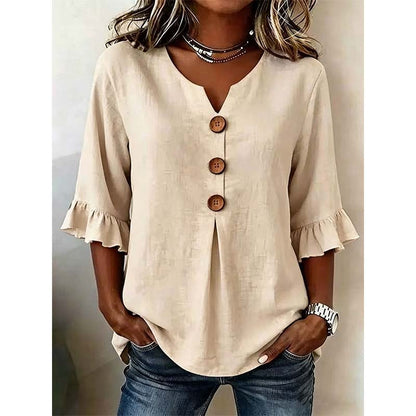 👚 50% RABATT NU! ✨ Damblus med V-ringning, Volangärmar & Träknappar – Bohemisk Charm & Mjuk Komfort – Perfekt för Sommar & Vardag 🌸