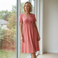 👗 50% RABATT NU! 🌸 Damklänning med V-ringning, Kort Ärm & Lång Passform – Elegant Flytande Siluett & Bekvämt Tyg – Perfekt för Vardag & Fest ☀️