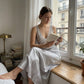 🌙 50% RABATT NU! 🕯️ Elegant V-ringad Slip Nattlinne – Silkeslen, Flödande Passform & Romantisk Charm – För Drömmiga Nätter & Lata Morgnar 🦢