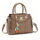 👜 50% RABATT NU! ✨ Elegant Dam Top Handle Handväska – Vävd Frontpanel, Tofscharmer & Utbyggbara Sidodragkedjor – Professionell & Polerad 💼