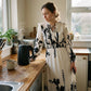👗 50% RABATT NU! 🌸 Damernas Eleganta Blommiga Maxiklänning – V-ringning med Knäppning & Ruffelärmar – Romantisk Trädgårdsfeststil 🥂