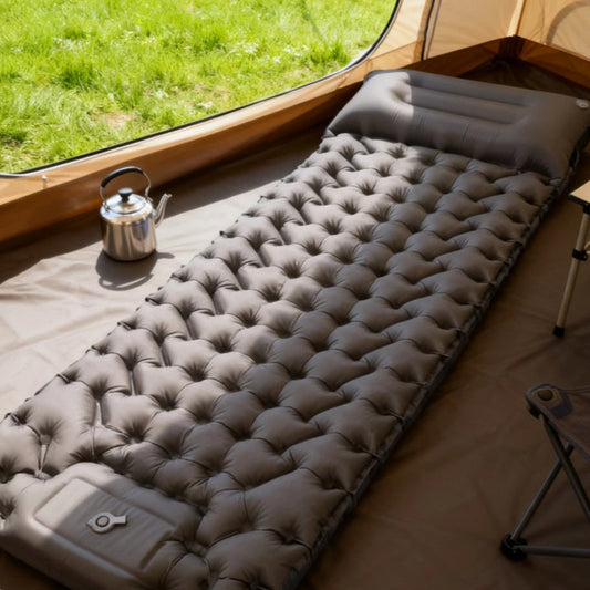 🛏️ 50% RABATT NU! 🏕️ Lätt Bärbar Luftmadrass – Inbyggd Fotpump & Kudde – 10cm Stöd – Perfekt för Camping & Vandring 🌲