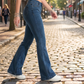 👖 50% RABATT NU! ✨ Dam Klassiska Stretch-Flare-Jeans – Figurnära & Utsvängda – Perfekt för att Framhäva Figuren & Ge en Lång Siluett 🌸