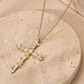 ✝️ 50 % RABATT NU! ✨ Halsband med strålande kors – kubiska zirkoner, blommiga gulddetaljer & tvinnad kedja – perfekt för vardag och fest 💛