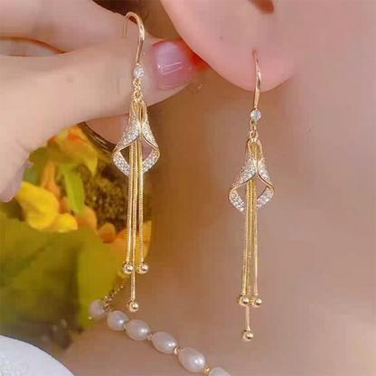 💎 50 % RABATT NU! ✨ Eleganta geometriska örhängen med tofsar – rombform, strass & guld – perfekt för fest och vardag 🎀