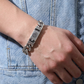 📿 50 % RABATT NU! ✨ Retro mantra-armband för män – sexstavig design, silverfinish & dubbel kedja – snyggt och meningsfullt 🖤