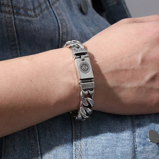 📿 50 % RABATT NU! ✨ Retro mantra-armband för män – sexstavig design, silverfinish & dubbel kedja – snyggt och meningsfullt 🖤
