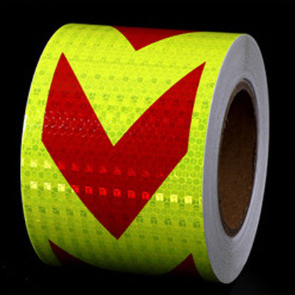 ⚠️ 50 % RABATT NU! 🚛 Högsynlig pilformad reflexband – vattentätt & självhäftande – mikro-prismatisk teknologi – perfekt för lastbilar och säkerhet 🌙