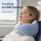✈️ 50 % RABATT NU! 🛌 U-formad resekudde i memory foam – svalkande issilke & magnetspänne för nacken ✨